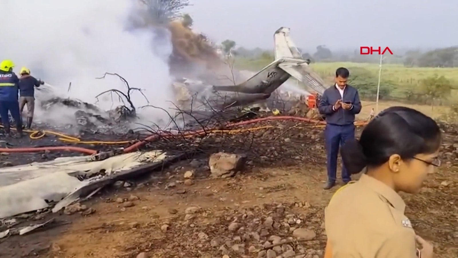 Başbakan Yardımcısı ve ekibini taşıyan uçak iniş yaparken yere çakıldı