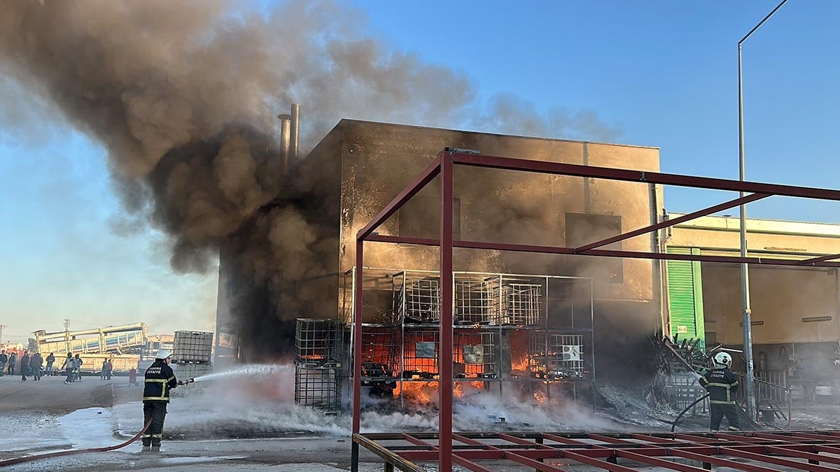 Plastik atölyesinde çıkan yangın korkuttu