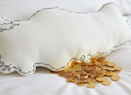Merkez Bankası'ndan yastık altı altın kararıFiziki altınını bankaya getirip Türk lirasına dönüştüren vatandaşlara sağlanan Merkez Bankası kaynaklı ek prim, faiz ve getiri destekleri Resmi Gazete'de yayımlanan kararla kaldırıldı.