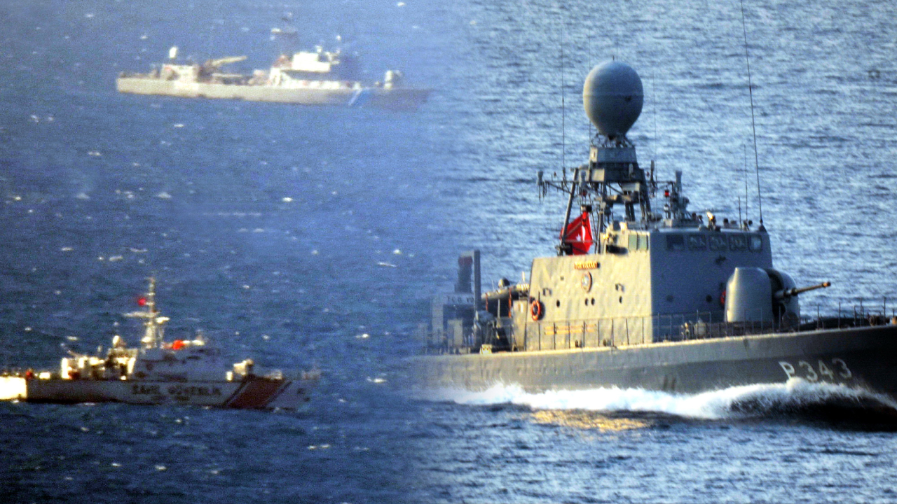 Ege Denizi’nde Türk ve Yunan savaş gemileri karşı karşıya geldi