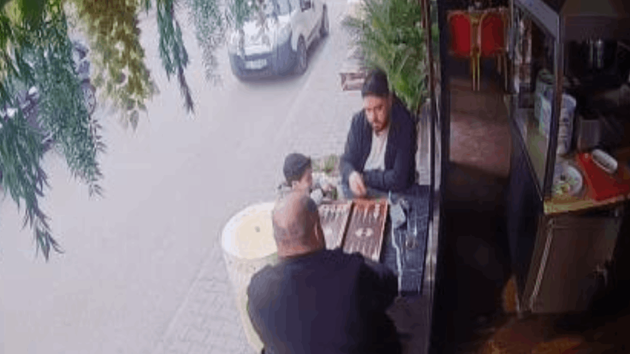 Restorandaki klima patladı: O anlar kamerada