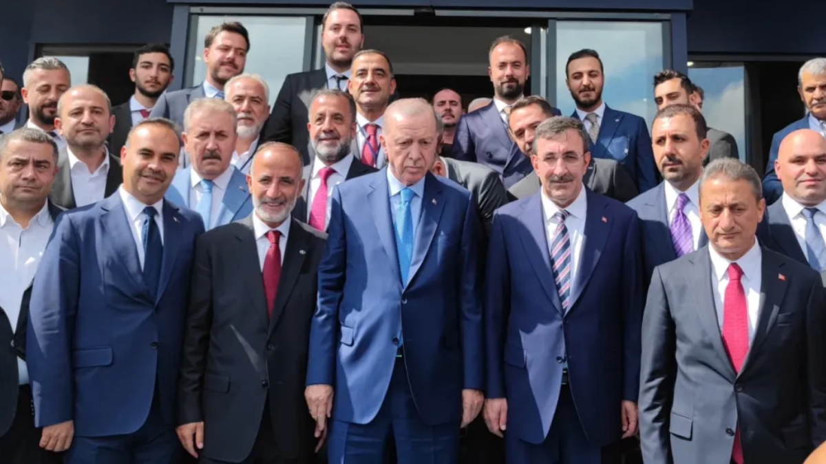 AKP'nin kurucusunun şirketi Koç'u ve Sabancı'yı solladı