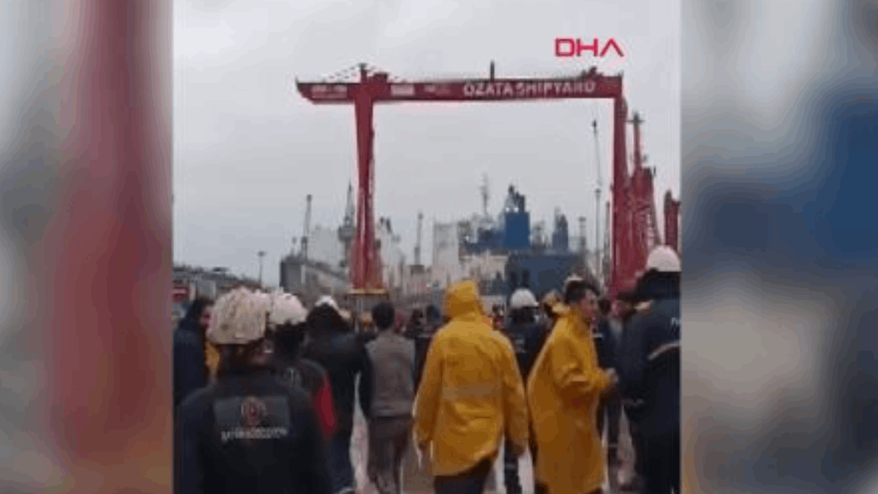 Yalova'da fırtına; çatılar uçtu, tersanede vinç devrildi