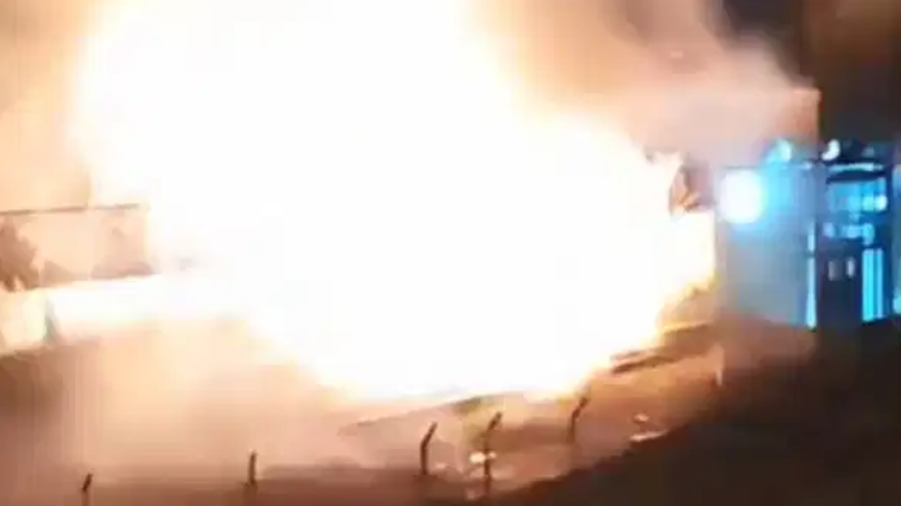 Yenibosna Metro durağında yangın çıktı