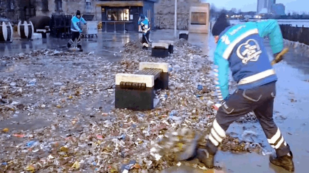 Bakırköy'ü lodos vurdu: Her yer atık doldu