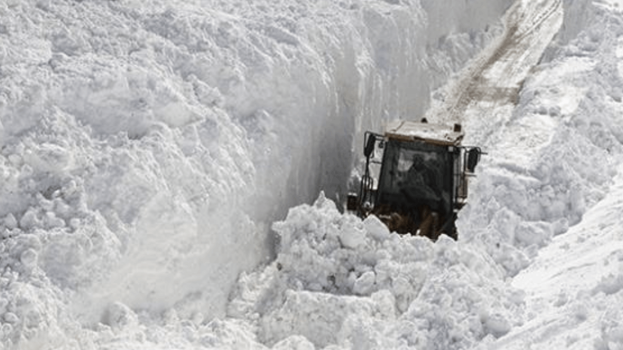 Sivas'ta kar ve tipi nedeniyle 871 yerleşim yeri kapandı