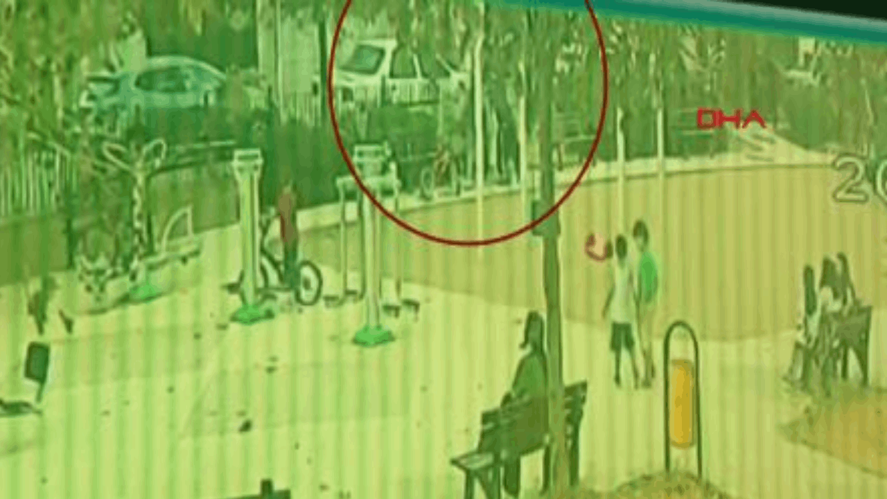 Parktaki çocuğa yorgun mermi isabet etti