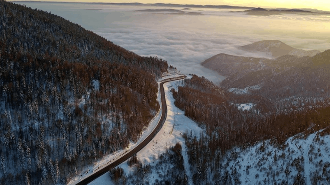 Sinop'ta 1600 rakımlı Çangal Dağı'ndaki kar manzarası dronla görüntülendi