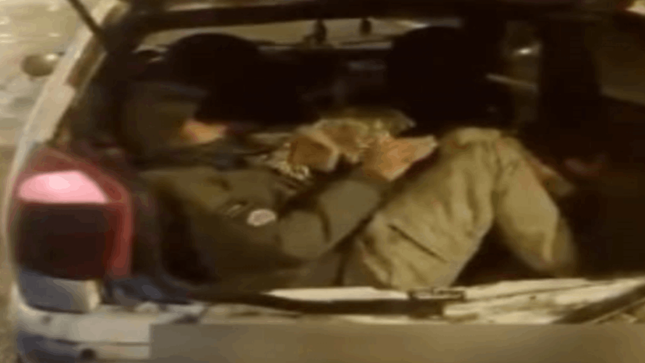 Otomobilde 5 kaçak göçmen yakalandı