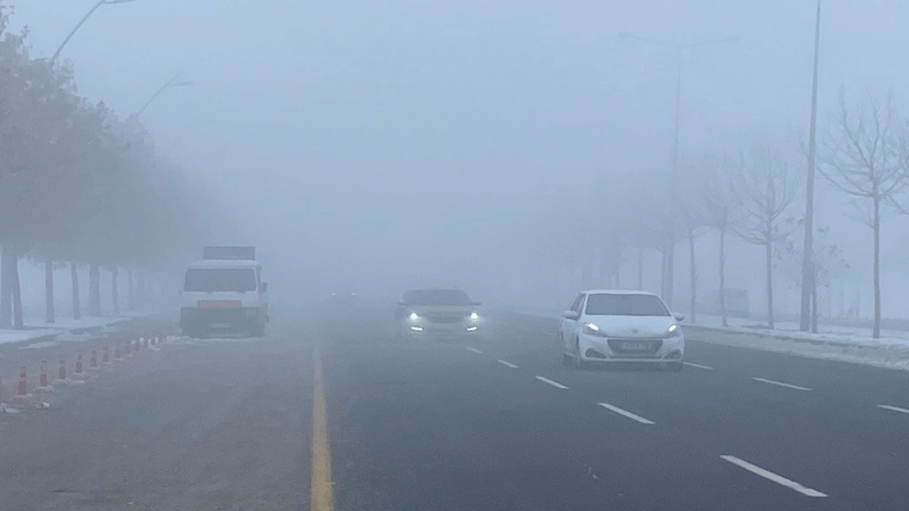 Diyarbakır'ı sis bürüdü: Uçak seferleri iptal edildi