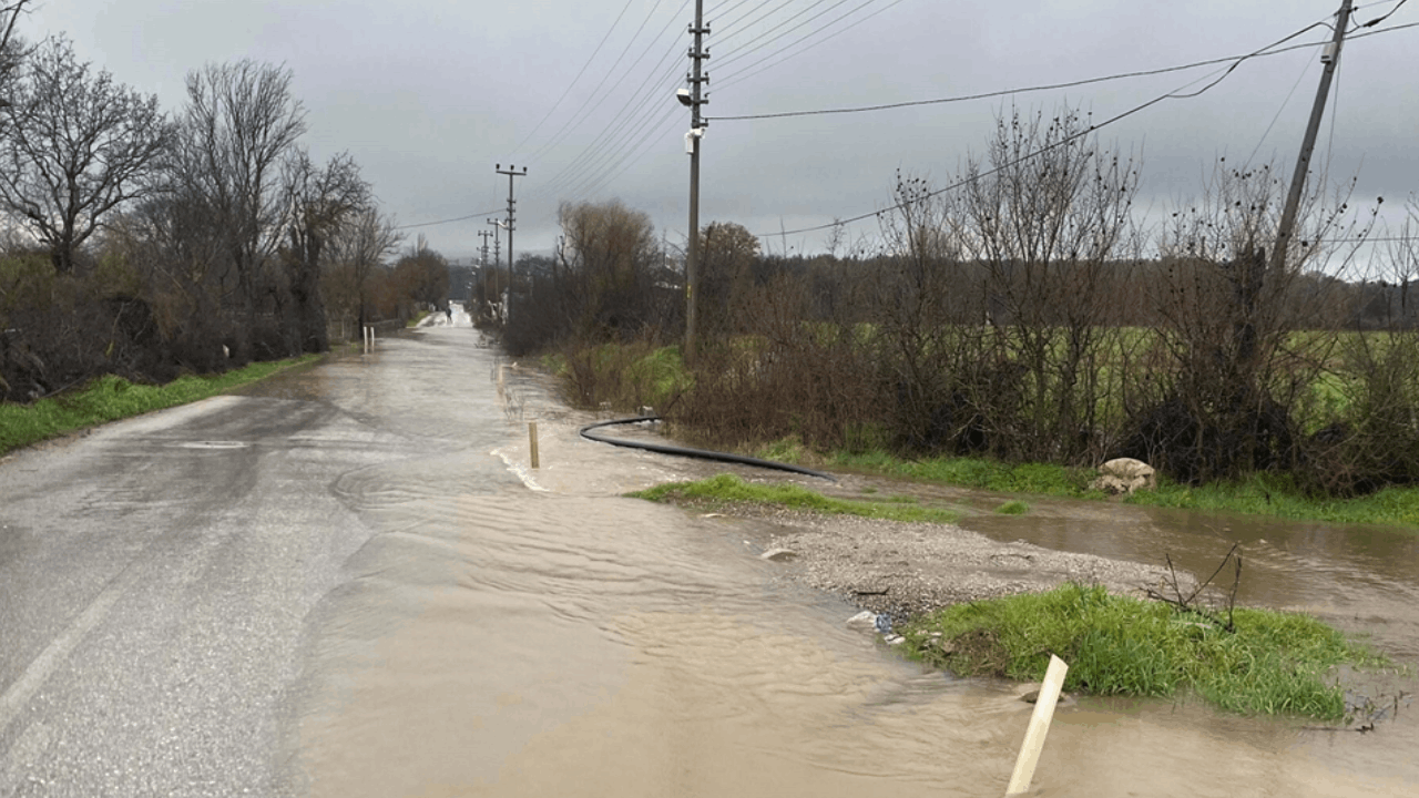 Çanakkale'yi sağanak vurdu