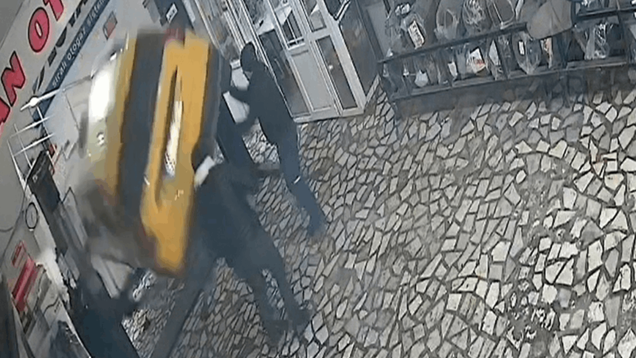 Taksi araç asansöründen düştü