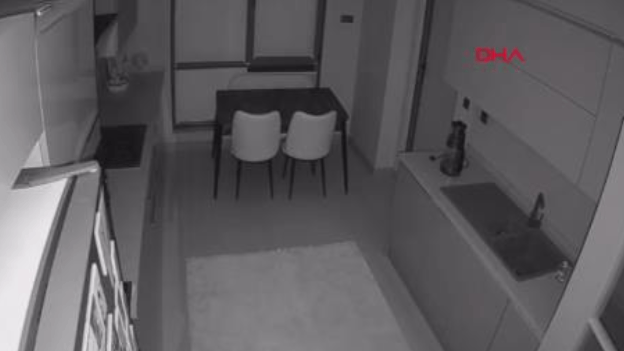 Bursa'da yeni bir binadaki dairenin tavanı çöktü