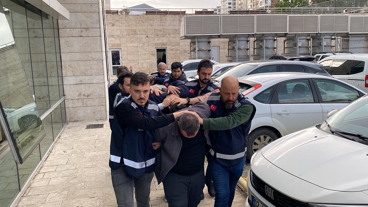 Tehdit edip dövdüler, 200 Bin lirasını aldılar