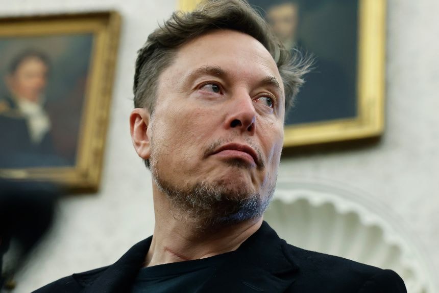 Uzay patronu Elon Musk şimdi de medya patronu oldu: Dev kuruluşa ortak oldu