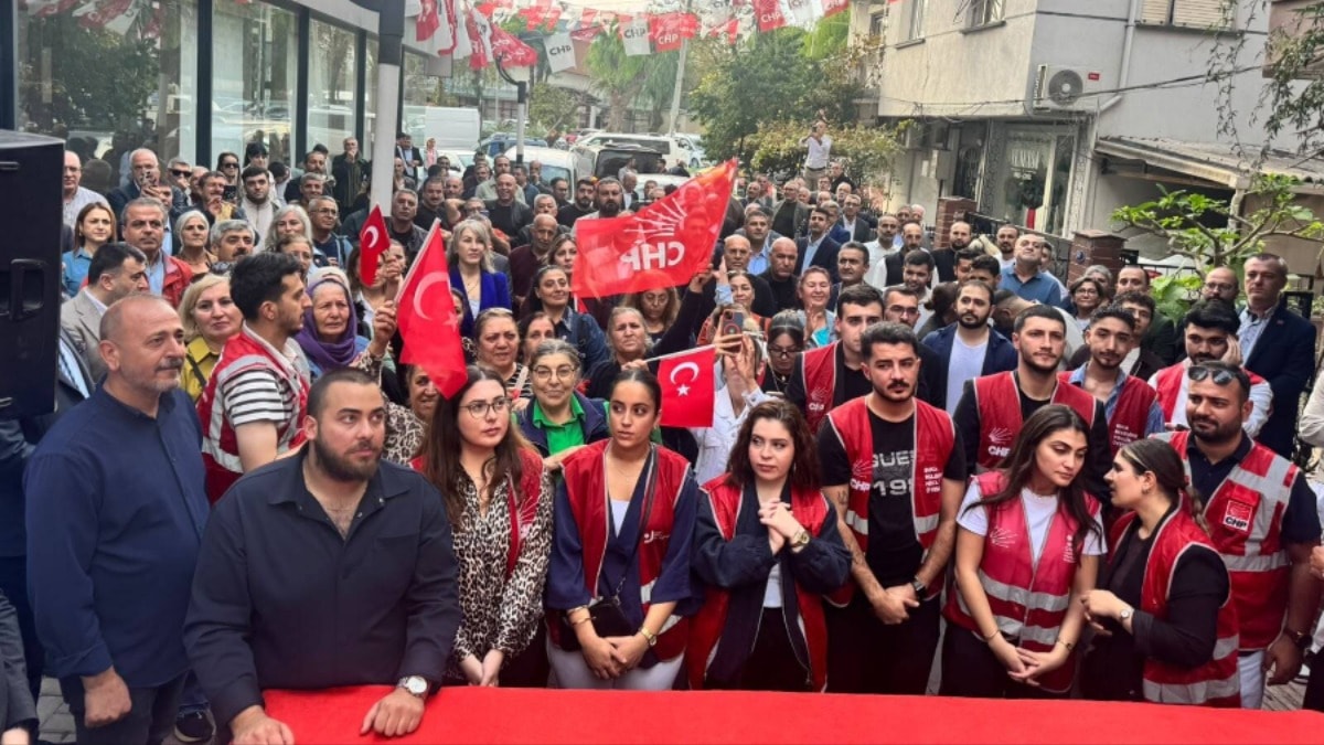 Yeni Parti'de istifa dalgası: İzmir'de 200 Kişi CHP'ye geçti
