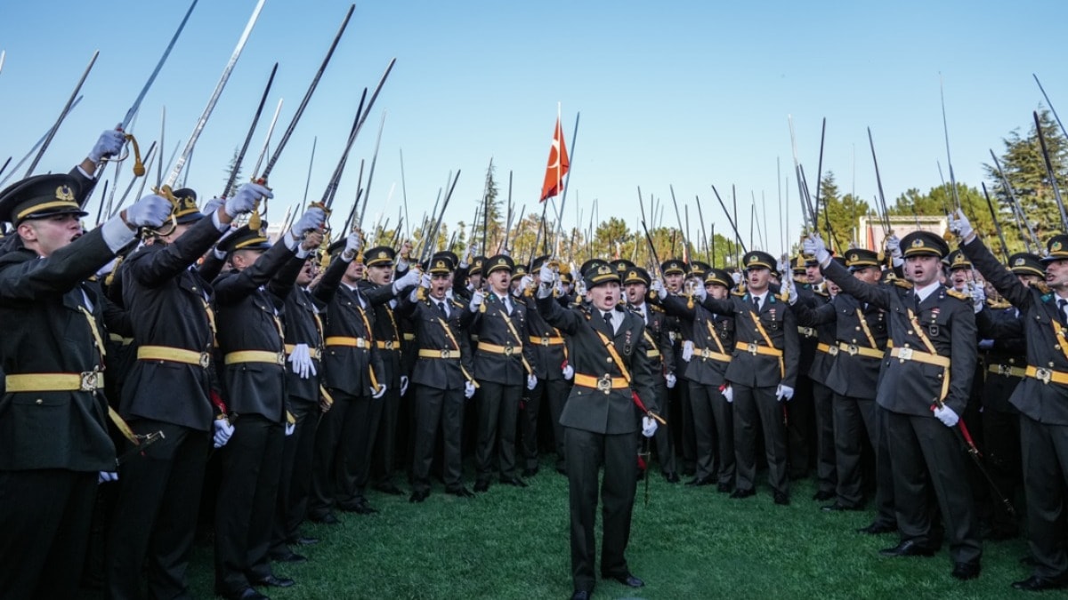 Bizi savunmayıp sattılar sırtımızdan bıçaklandık