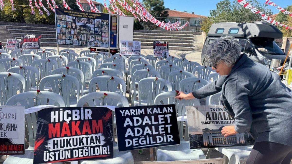 Makamlarını koruyorlar