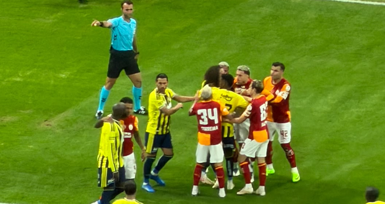 Derbinin 16. saniyesinde ortalık karıştı! Lukaku ve Abdülkerim birbirine girdi