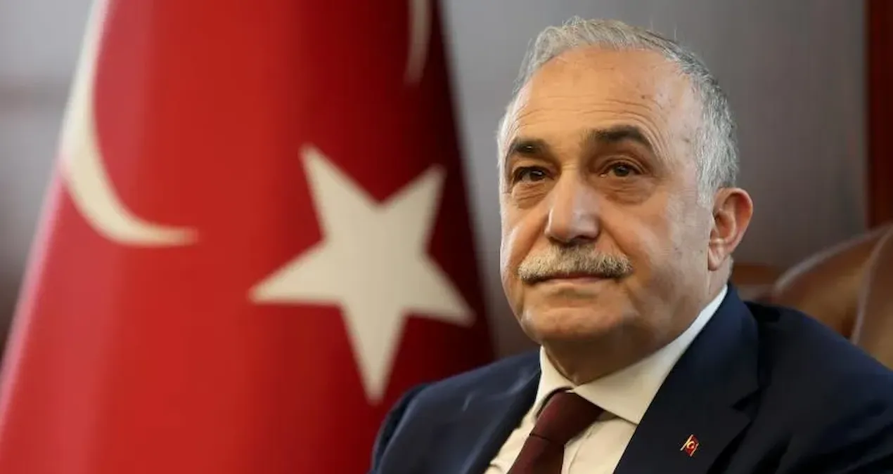 Ahmet Eşref Fakıbaba'dan Şaşırtan İstifa: İYİ Parti ve Milletvekilliğinden Ayrıldı