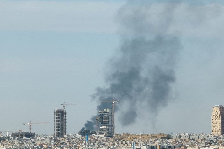 Husiler Suudi Arabistan'ı vurdu, petrol fiyatları uçtu