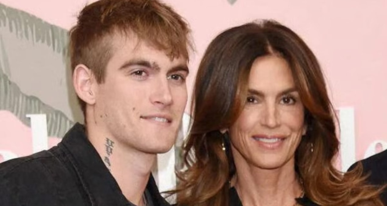 Cindy Crawford'dan 27 yaşında ölen oğluna yürek yakan veda: “Sonsuza dek öyle kalacak''
