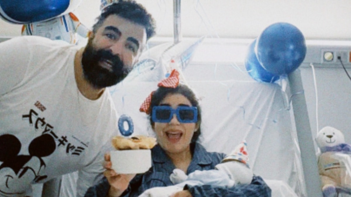 Zeynep Çamcı’dan müjdeli haber: Oğluyla ilk pozunu paylaştı