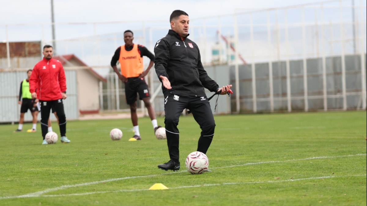 Sivasspor'un yeni teknik direktörü belli oldu