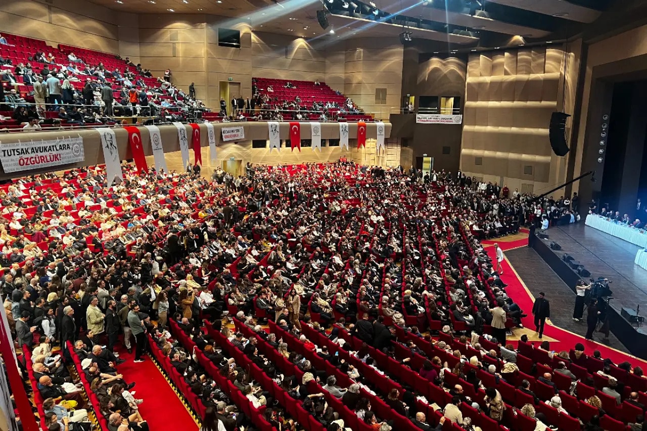 İktidarın adayı baro seçimini kaybetti AKP mahallesinde tartışma başladı
