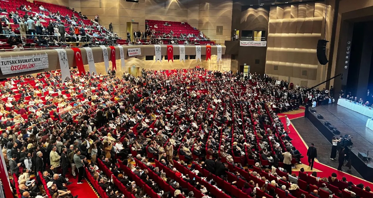 İktidarın adayı baro seçimini kaybetti AKP mahallesinde tartışma başladı