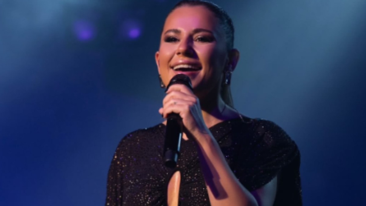 Merve Özbey sahneden düştü: Sağlık durumuyla ilgili açıklama geldi
