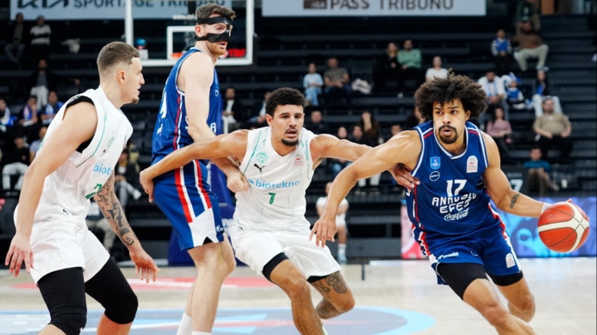 Anadolu Efes farklı kazandı