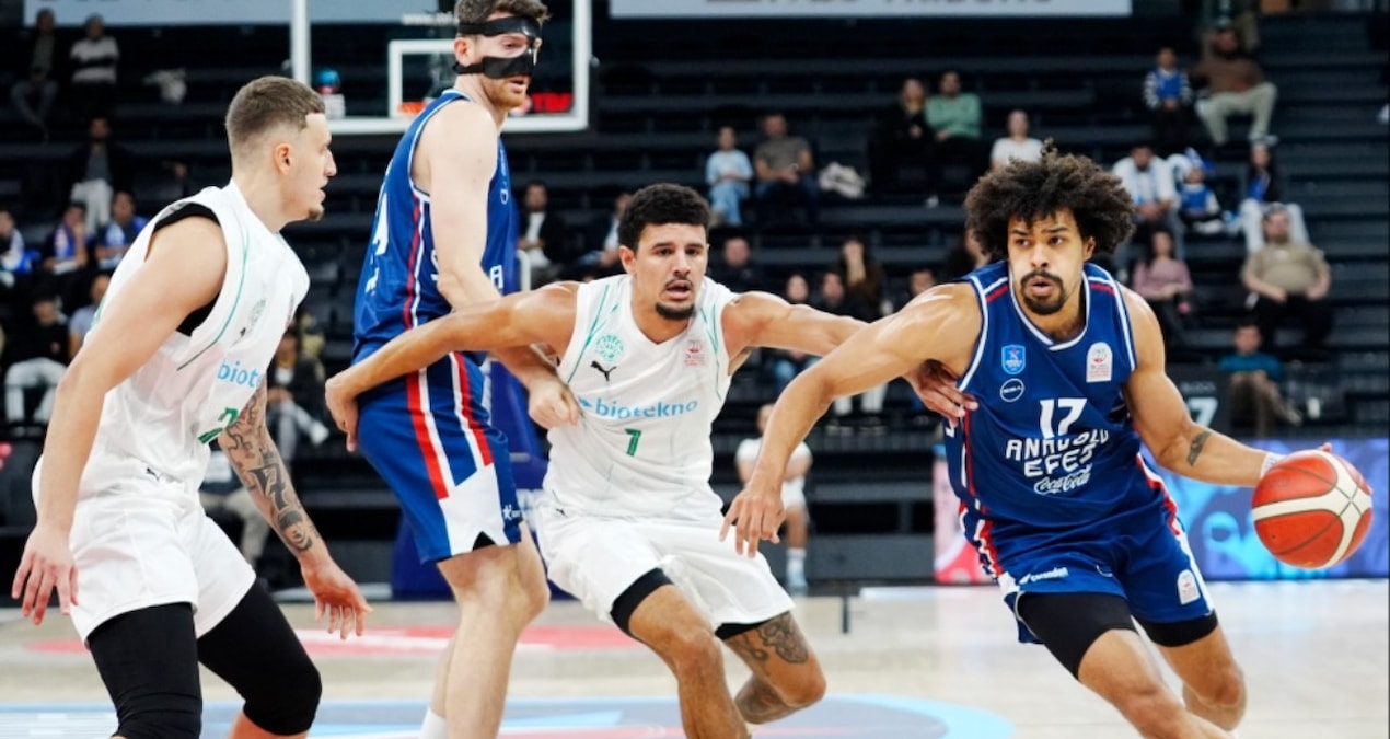 Anadolu Efes, Biotekno Körfez Basket'i Farklı Geçti