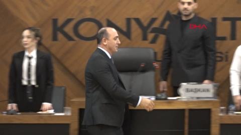 Belediye başkanı CHP'den istifa etmişti! Konyaaltı meclisinde arbede çıktı