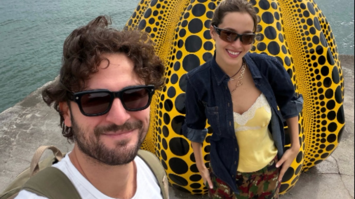 Birkan Sokullu ve Eda Gürkaynak’tan Japonya’dan gelen aşk pozu
