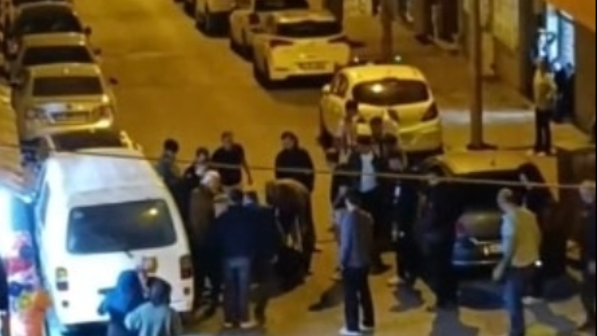 İstanbul'da motosikletli dehşet: Sokak ortasında kurşun yağdırdılar!