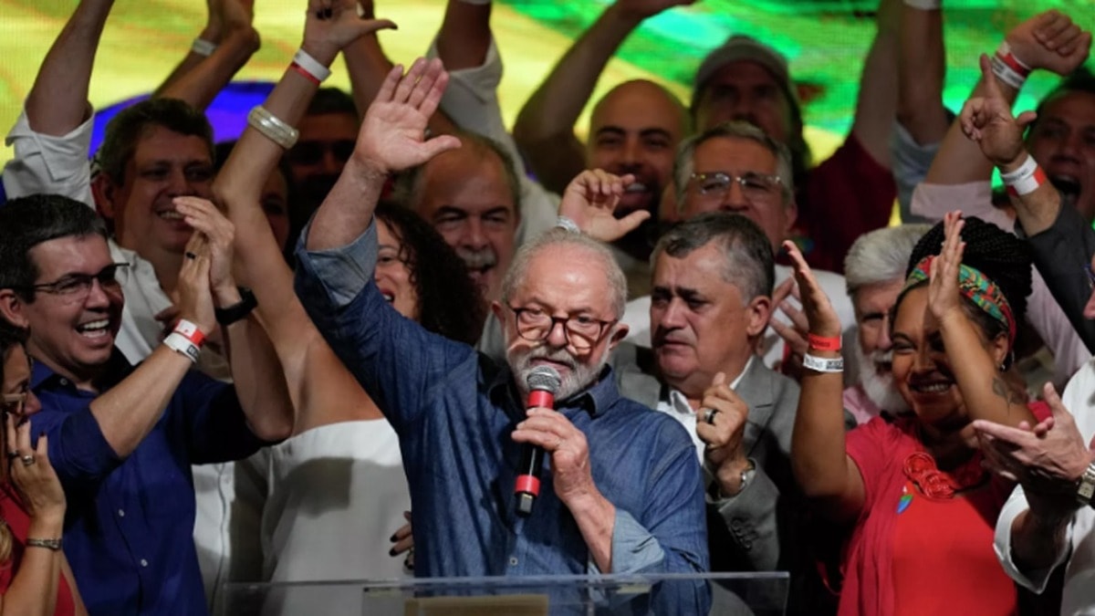 Brezilya'da seçimi Lula da Silva kazandı