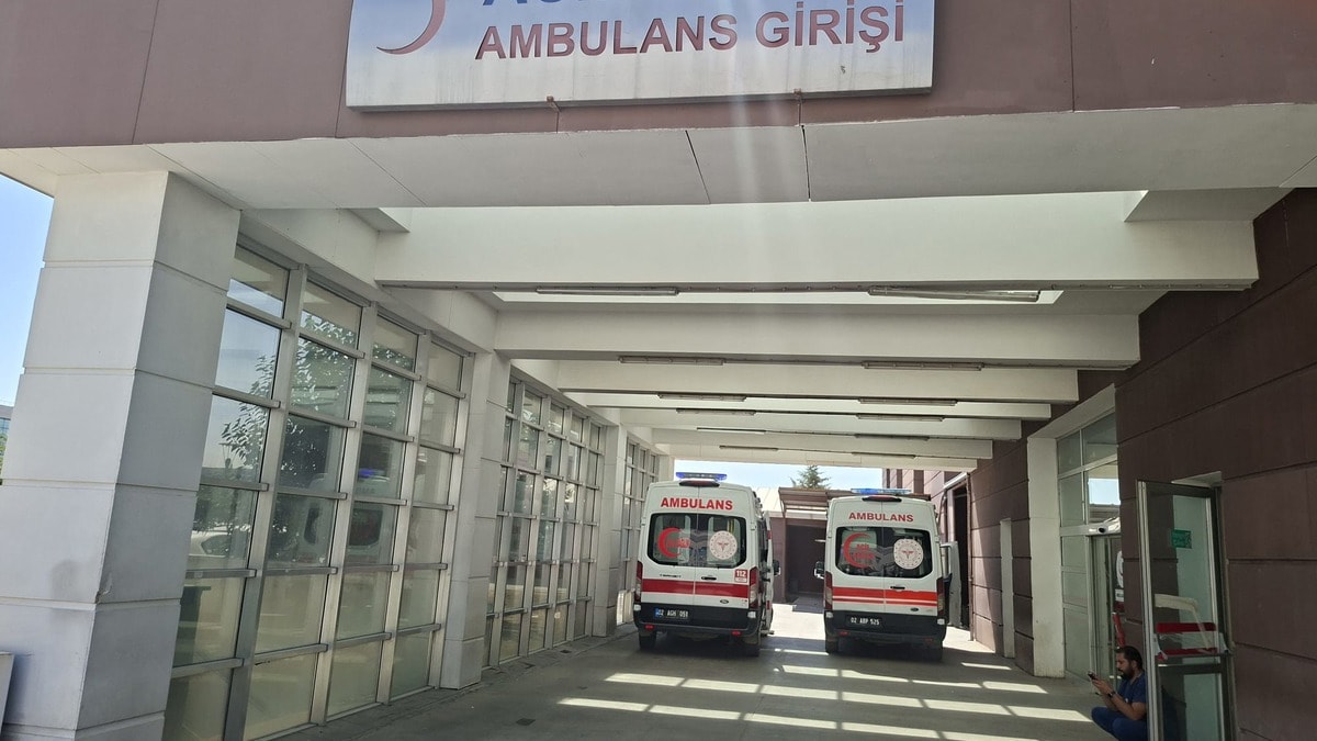 6 yaşındaki çocuk pencereden düşerek ağır yaralandı