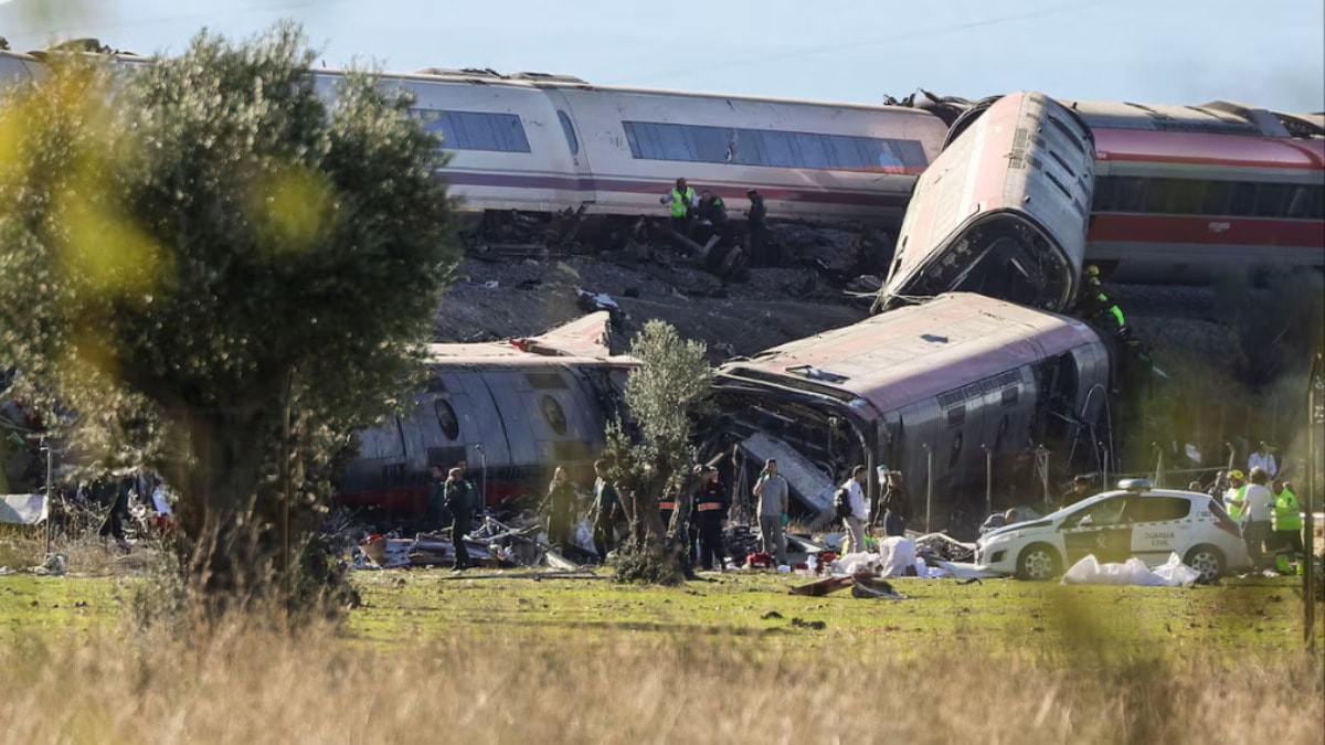 Son Dakika... İspanya'da iki hızlı tren çarpıştı: Onlarca kişi öldü