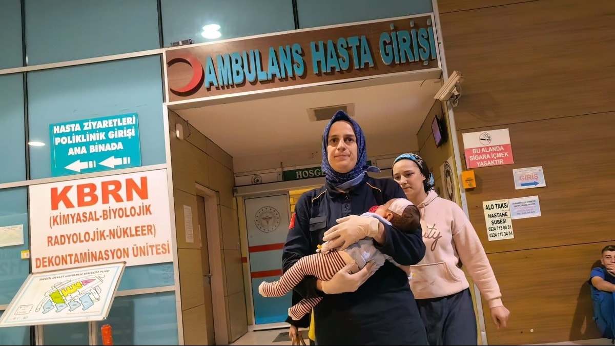 Kanepeden düşen 2 aylık Poyraz bebeğin kafatası kırıldı