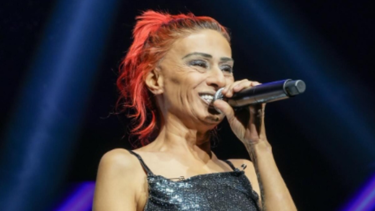 Yıldız Tilbe bankada unuttuğu parasını kese kese dağıttı
