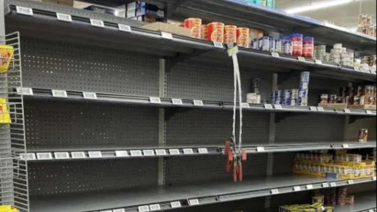 Hükümetin 'hazırlanın' uyarısından sonra raflar boşaldı: Ülke kıyamete hazırlanıyor