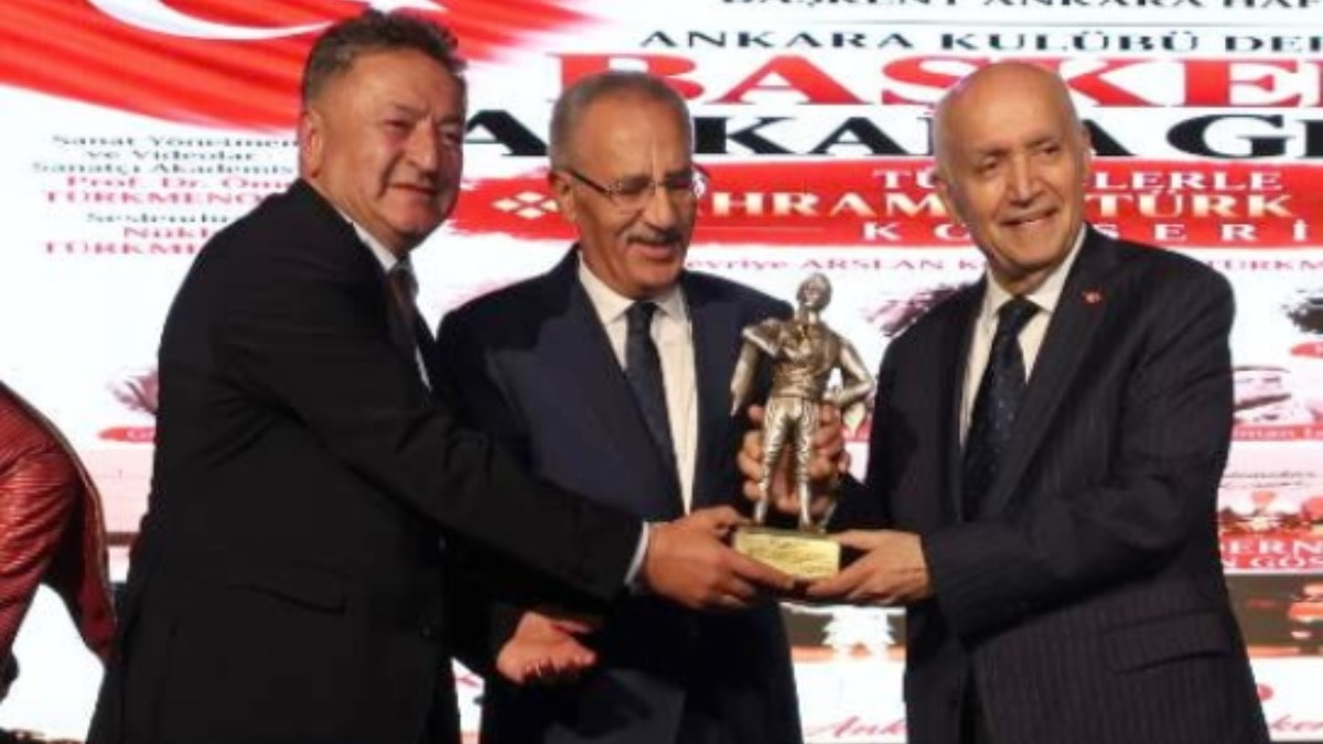 Saygı Öztürk’e ‘Ankara’ya Değer Katanlar’ ödülü