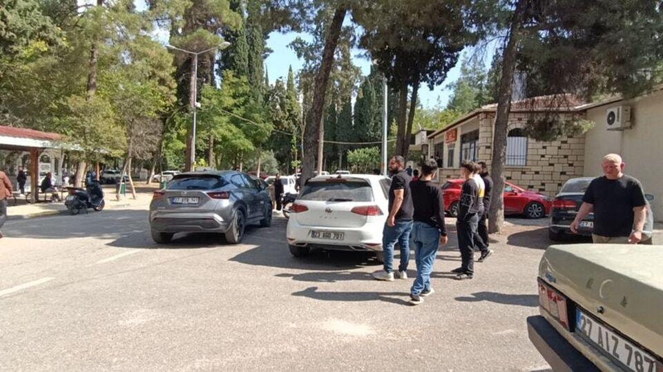20 yaşındaki gence aracında kanlı infaz