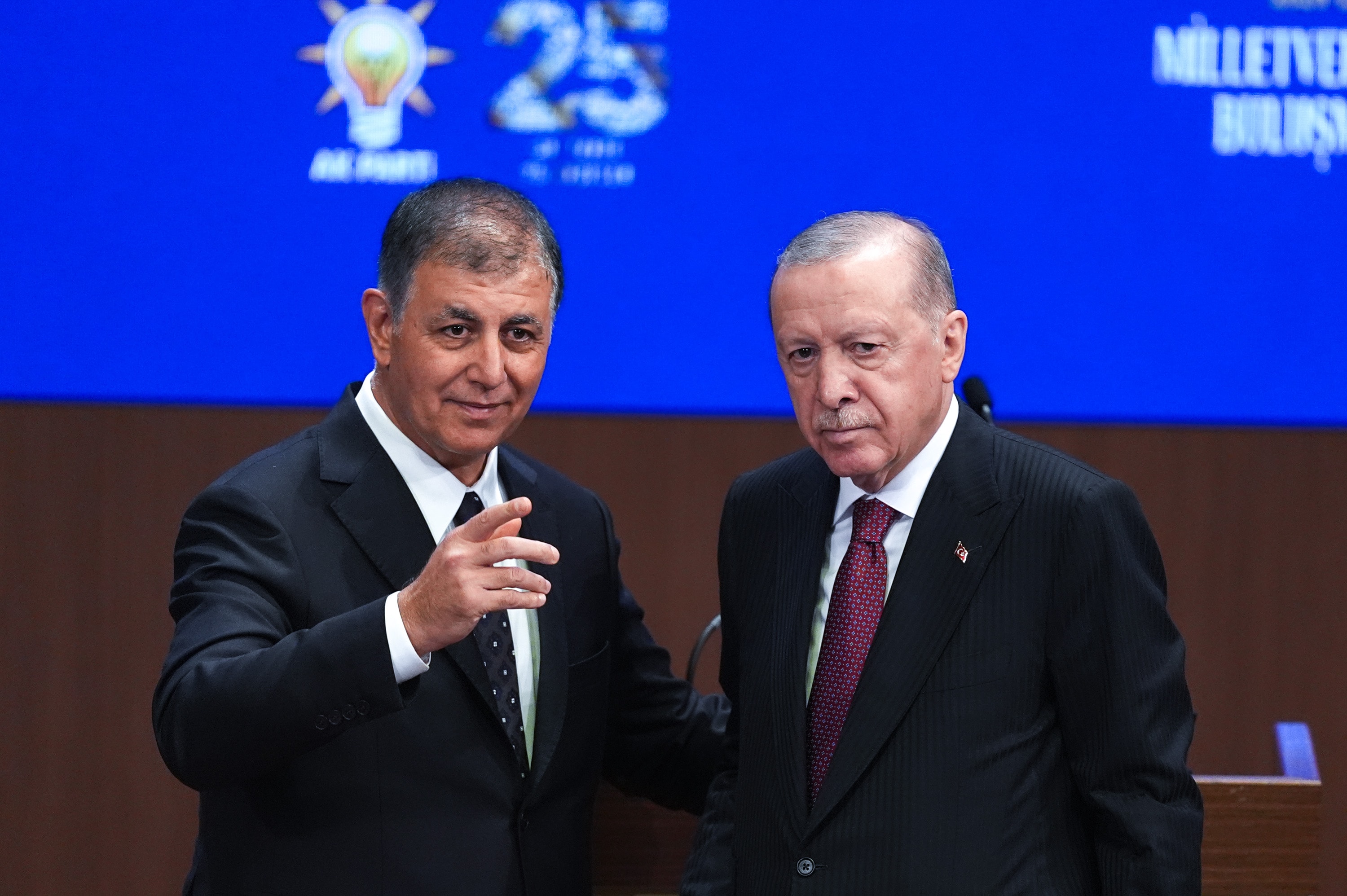 AKP'ye geçen belediye başkanları ve tutuklu başkanların tam listesi
