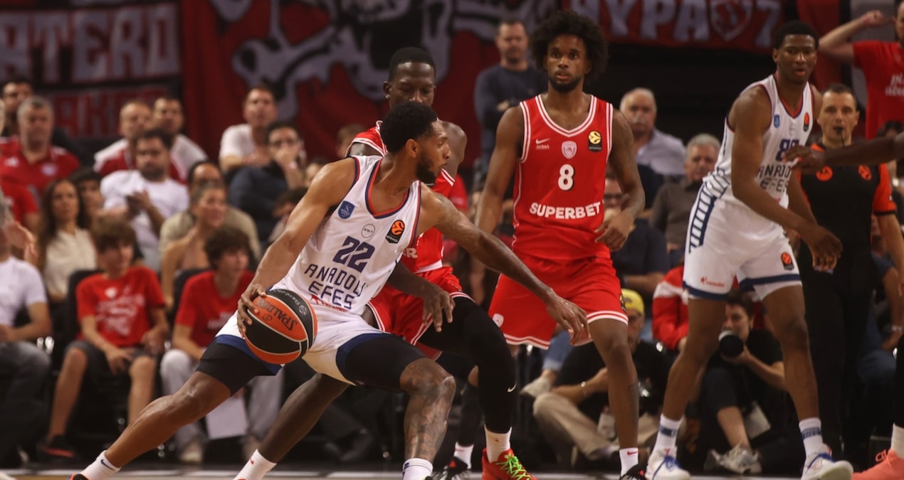 Anadolu Efes, Olympiakos Karşısında Zorlu Bir Mücadele Verdi