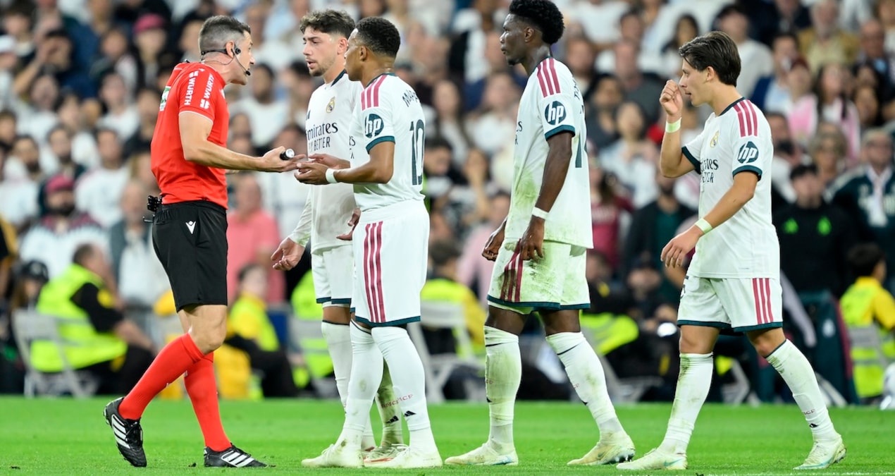 Vinicius rakibinin saçını çekti ortalık karıştı! Real Madridli futbolcular hakemin üzerine yürüdü