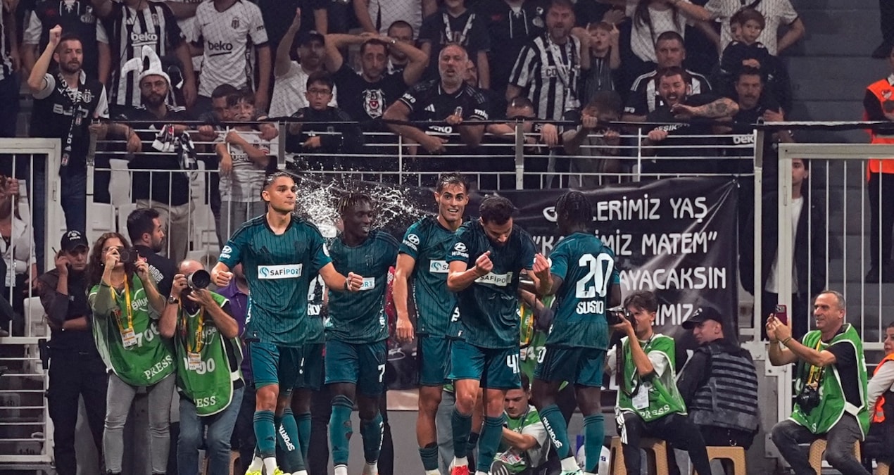 Beşiktaş-Kocaelispor maçında futbolcuya su fırlatan şüpheli adliyeye sevk edildi