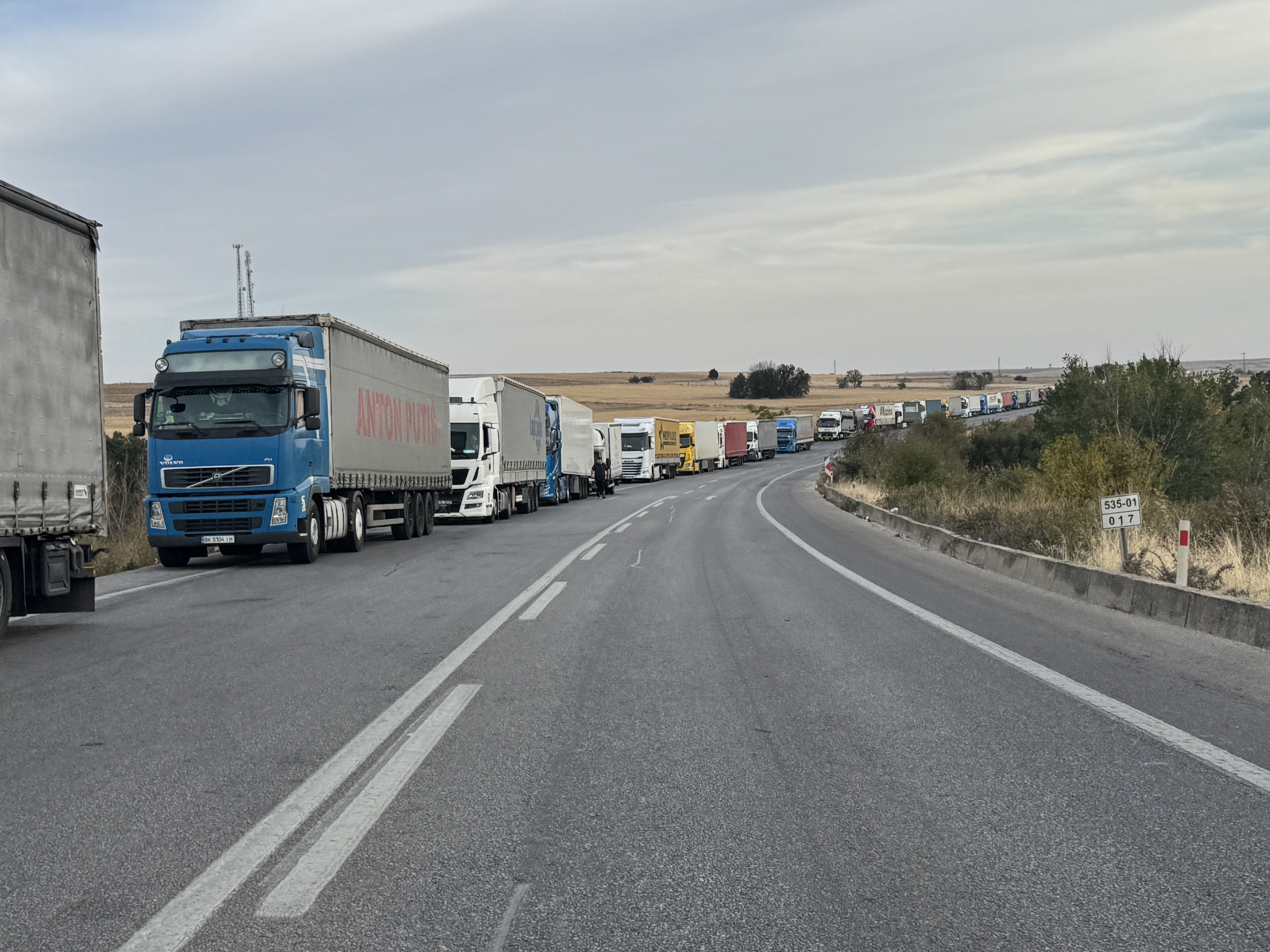 Bulgaristan'daki çalışma Edirne'yi vurdu: Tır kuyruğu 30 kilometreyi buldu