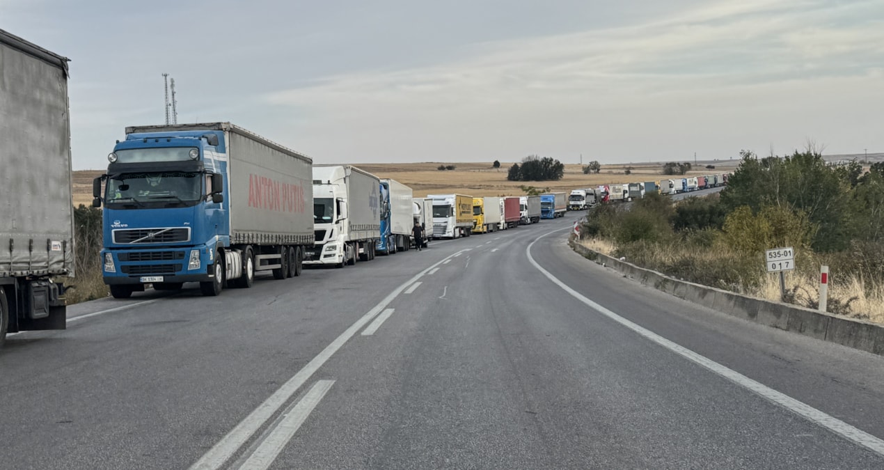 Bulgaristan'daki çalışma Edirne'yi vurdu: Tır kuyruğu 30 kilometreyi buldu